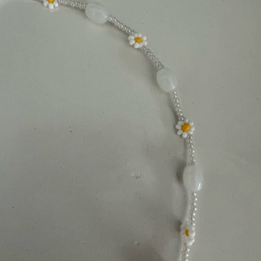 Catbird Beaded Daisy Necklace - Picture 5 of 5